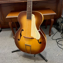 Load image into Gallery viewer, 1960's Silvertone Archtop Blonde
