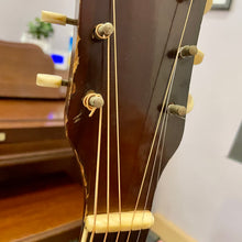 Load image into Gallery viewer, 1960's Silvertone Archtop Blonde
