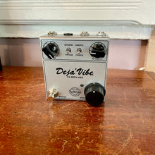 Load image into Gallery viewer, Used Fulltone Deja Vibe Pedal
