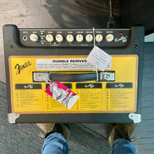 Load image into Gallery viewer, Mint!  Fender Rumble 40 Bass Amp
