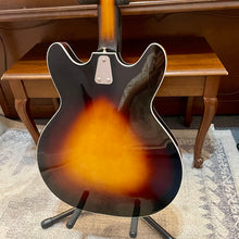 Load image into Gallery viewer, 1967 Hagstrom Viking I
