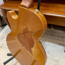 Load image into Gallery viewer, 1972 Gibson Les Paul Triumph Bass
