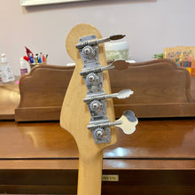 Load image into Gallery viewer, 1978 Fender Musicmaster Bass w/NOS neck    white
