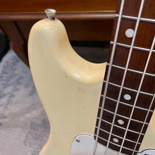 Load image into Gallery viewer, 1978 Fender Musicmaster Bass w/NOS neck    white
