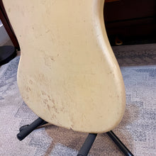 Load image into Gallery viewer, 1978 Fender Musicmaster Bass w/NOS neck    white
