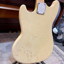 Load image into Gallery viewer, 1978 Fender Musicmaster Bass w/NOS neck    white
