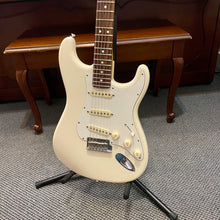 Load image into Gallery viewer, 2016 Fender American Stratocaster White
