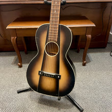 Load image into Gallery viewer, Vintage Bronson by Regal Square Neck
