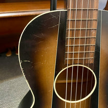 Load image into Gallery viewer, Vintage Bronson by Regal Square Neck
