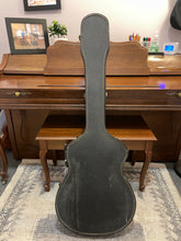 Load image into Gallery viewer, Vintage (1960&#39;s?) Hollowbody Bass Case
