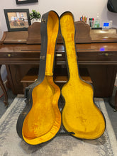 Load image into Gallery viewer, Vintage (1960&#39;s?) Hollowbody Bass Case
